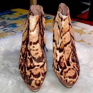 Gorgeous Vince Camuto multi color animal print booties.